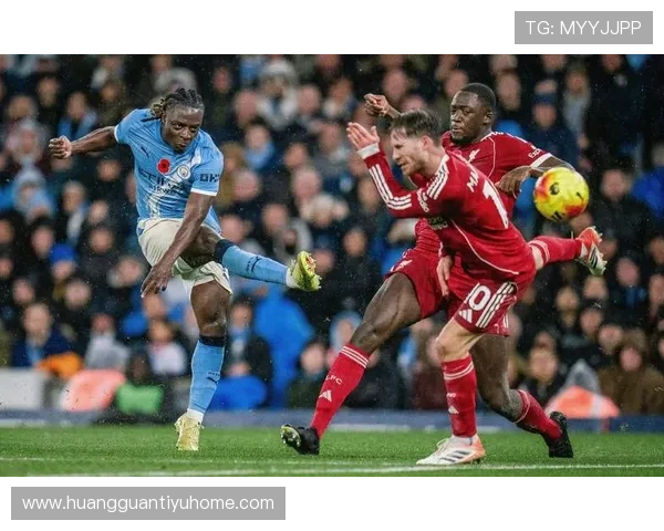 曼城逆转利物浦争夺积分榜首位 展现夺冠强势气势